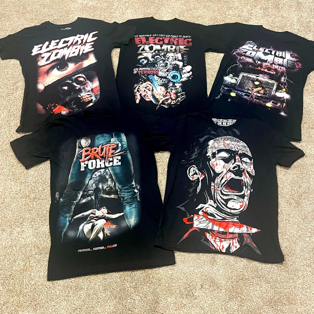 Electric Zombie Summer Slashers T-shirt Bundle.
size small and gently worn.